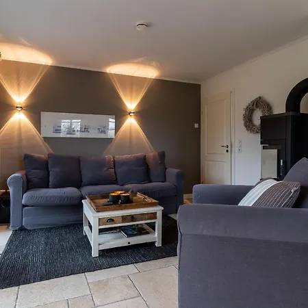 Reetdachhaus Duenenkoog Reetdachhaus Duenenkoog Σπίτι διακοπών *